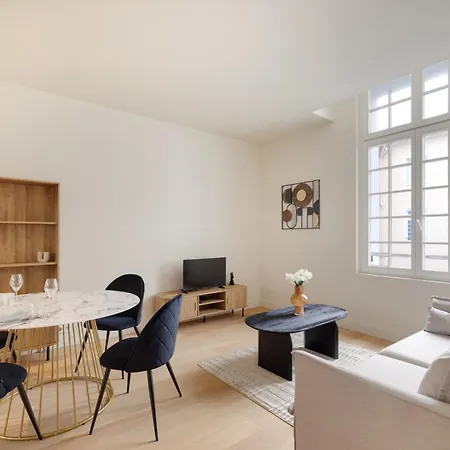 Apartment Place De Gaulle - Welkeys Antibes
