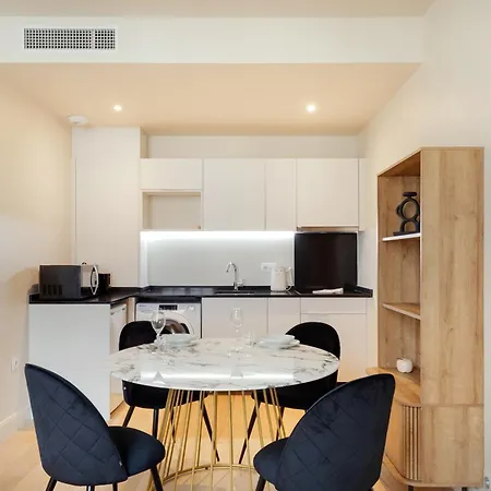 Place De Gaulle - Welkeys Apartman *